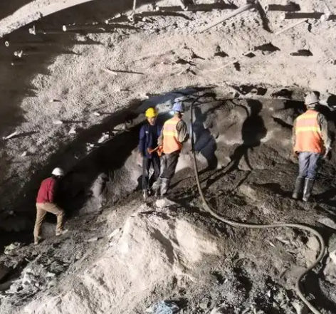 克拉玛依拱顶带模注浆料的施工流程及注意事项